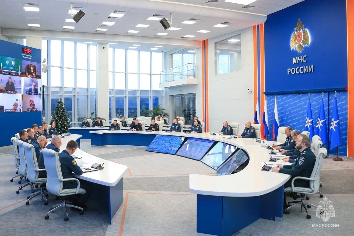 bezopasnost-bolee-32-5-tysyach-prazdnichnyh-meropriyatiy-obespechili-sotrudniki-mchs-rossii-v-novogodnie-vyhodnye_17047949141145792943__2000x2000.jpg